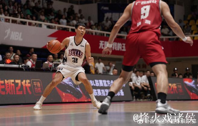 香港金牛社媒分享董健投篮教学:跟NBL联赛MVP学投篮 香港金牛社媒分享董健投篮教学:跟NBL联赛MVP学投篮