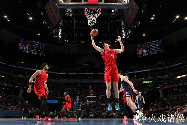 杨瀚森生涯首次先发 开拓者不敌灰熊