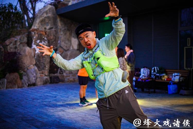 在海拔48米的“山”上跑越野?来看都市跑团如何“整活儿” 在海拔48米的“山”上跑越野?来看都市跑团如何“整活儿”