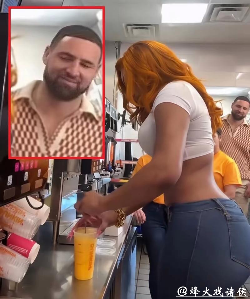 真爱实锤!克莱汤普森傲娇注视女友 身材诱人眼神迷离难掩宠溺 真爱实锤!克莱汤普森傲娇注视女友 身材诱人眼神迷离难掩宠溺